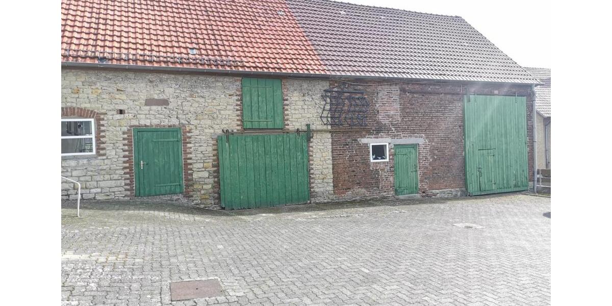 Resthofstelle mit großzügigen Nebengebäuden in Ortsrandlage 5 zimmer
