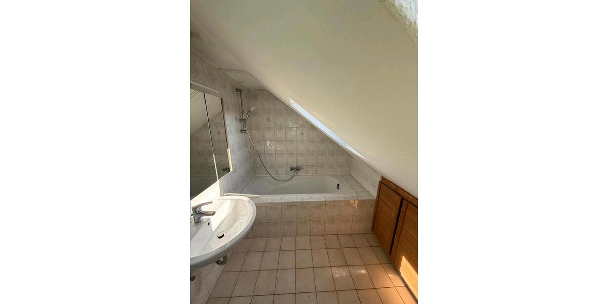 Gepflegte und moderne Mietwohnung im 3-FH in zentraler Lage 2.5 zimmer