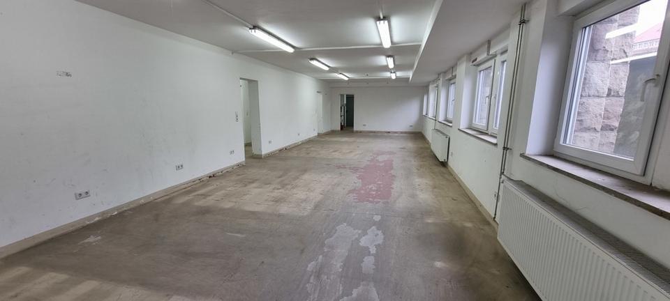 Lagerfläche mit Büroräume in zentraler Lage von Neheim-Hüsten