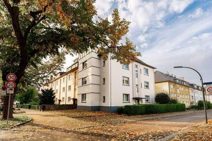 Kreuzviertel-Rarität: Exklusive Erdgeschosswohnung mit privatem Garten und 2 Stellplätzen 4 zimmer