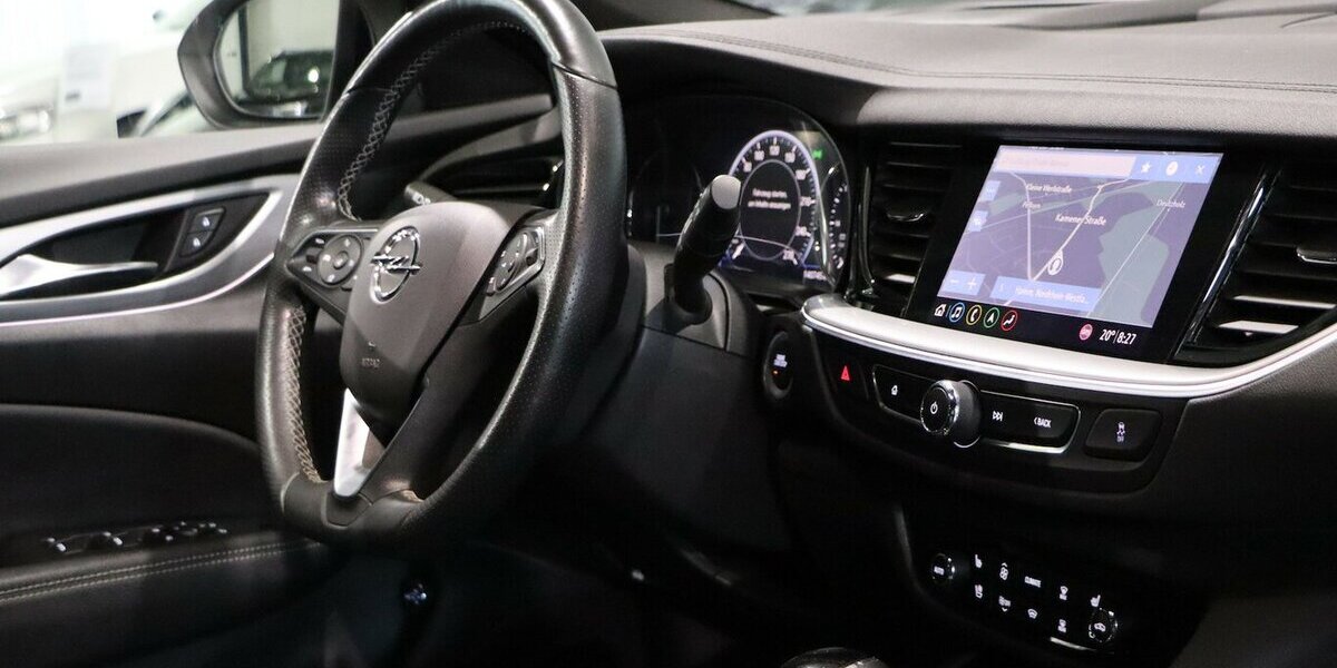 Opel Insignia 2.0 ST 4x4 OPC-LINE GSI WHITE / VC+HUD 140.000 km 18.888 &euro; Hamm 59077