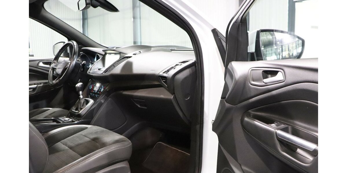 Ford Kuga ST-LINE SPORT WHITE & BLACK / XENON, LEDER 127.000 km 14.444 &euro; Hamm 59077