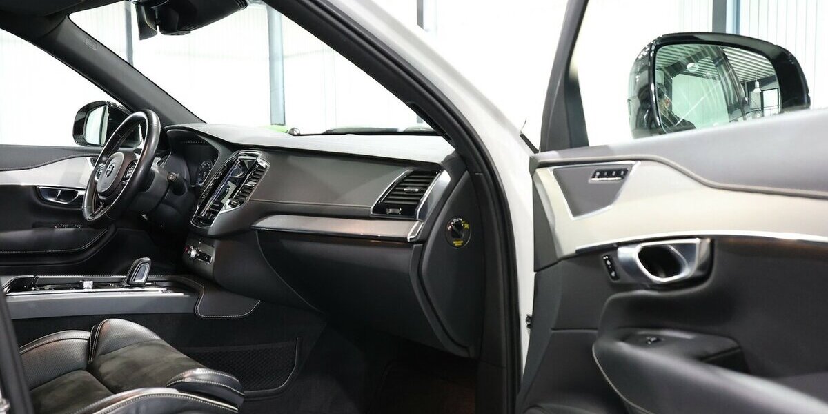 Volvo XC90 RECHARGE P-HEV AWD R-DESIGN SPORT 7-SITZER 137.000 km 36.991 &euro; Hamm 59077
