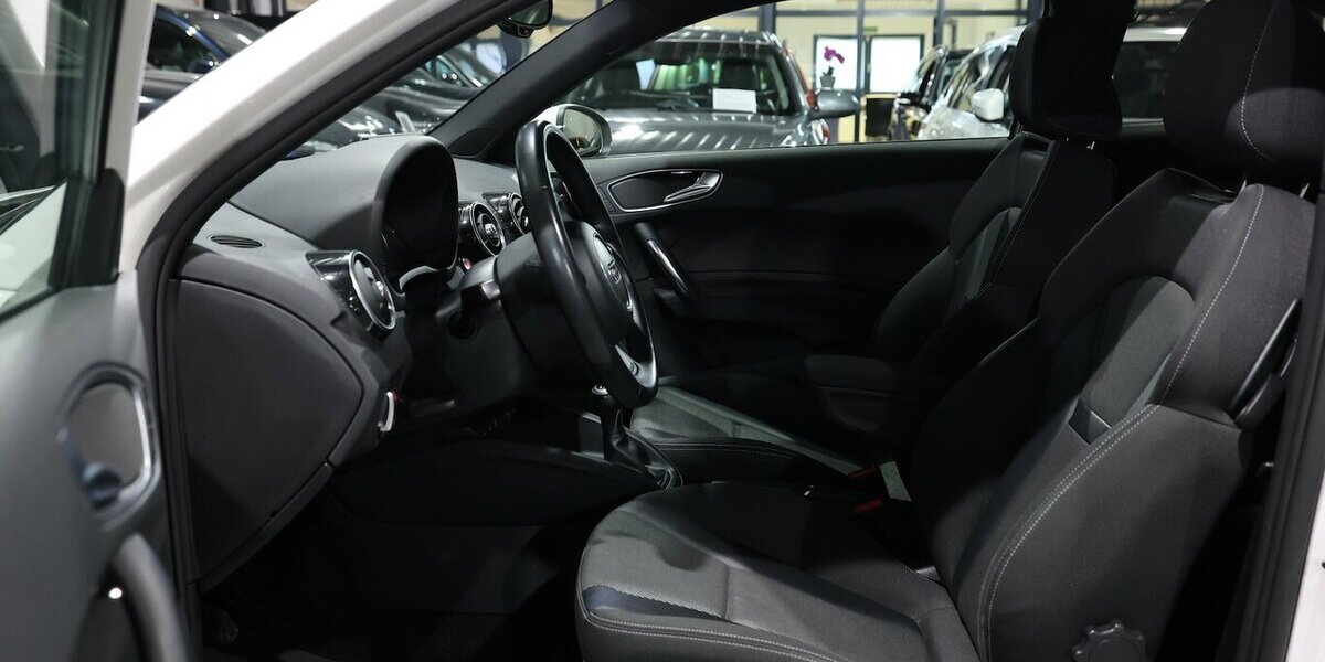 Audi A1 1.6 TDI SPORT WHITE / XENON, NAVI-MMI, LEDER 111.000 km 13.444 &euro; Hamm 59077