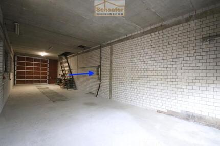 Halle mit Grube und überdachtem Bereich als Lager zu vermieten zimmer