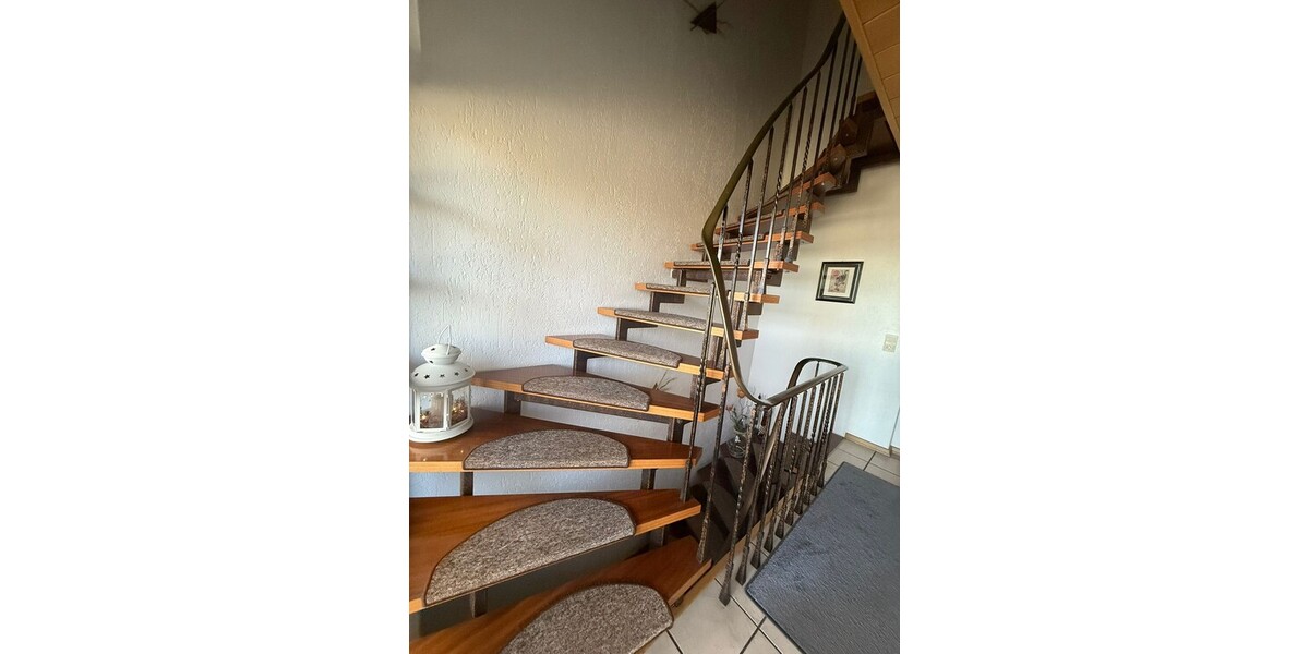 Freistehendes Zweifamilienhaus mit großem Garten in ruhiger Lage von Lünen 8 zimmer