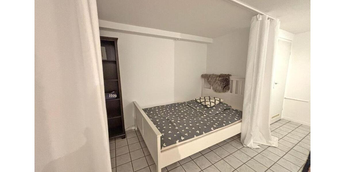 Erstbezug: Frisch renoviertes, voll möbliertes Souterrain-Apartment [Z-04511] 1 zimmer
