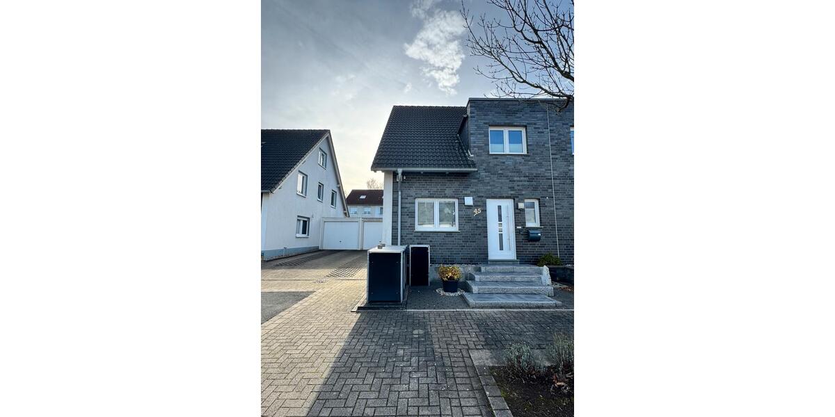 Doppelhaushälfte mit Einbauküche, Wintergarten und Garage 5 zimmer