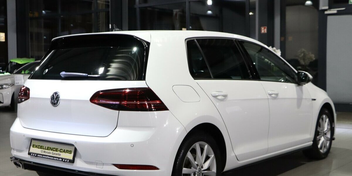 VW Golf VII 1.5 TSI HIGHLINE R-LINE SPORT BLACK LED 192.000 km 12.444 &euro; Hamm 59077