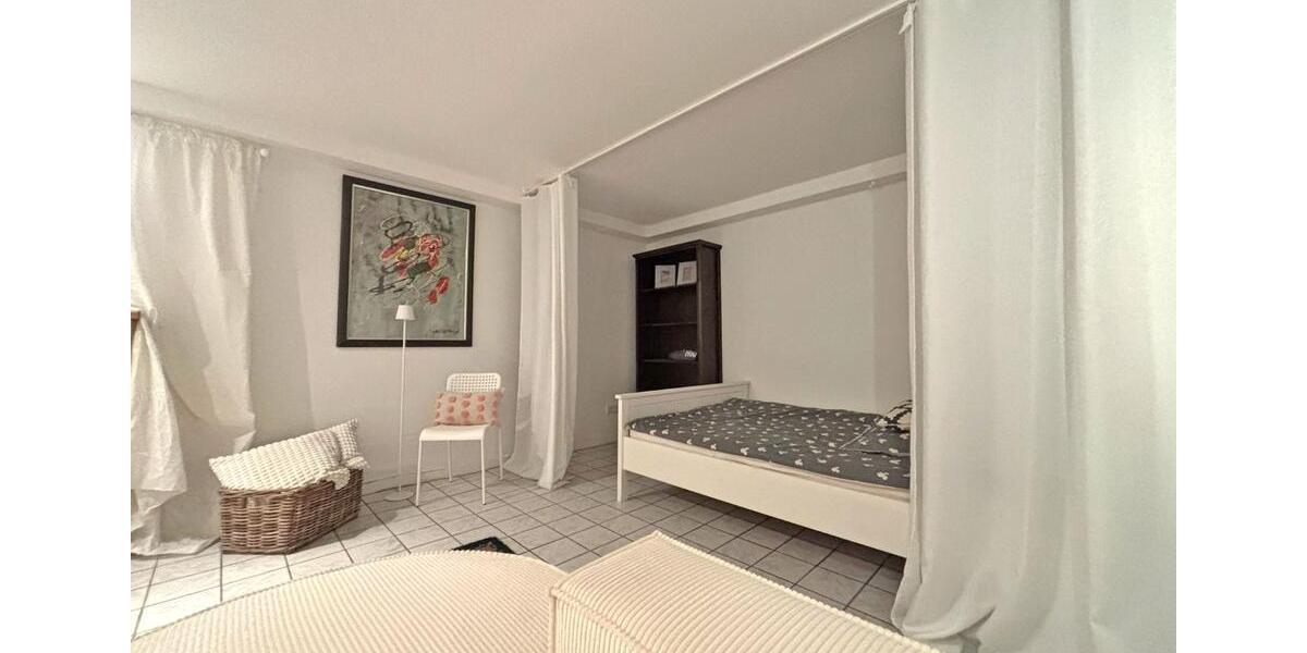 Erstbezug: Frisch renoviertes, voll möbliertes Souterrain-Apartment [Z-04511] 1 zimmer