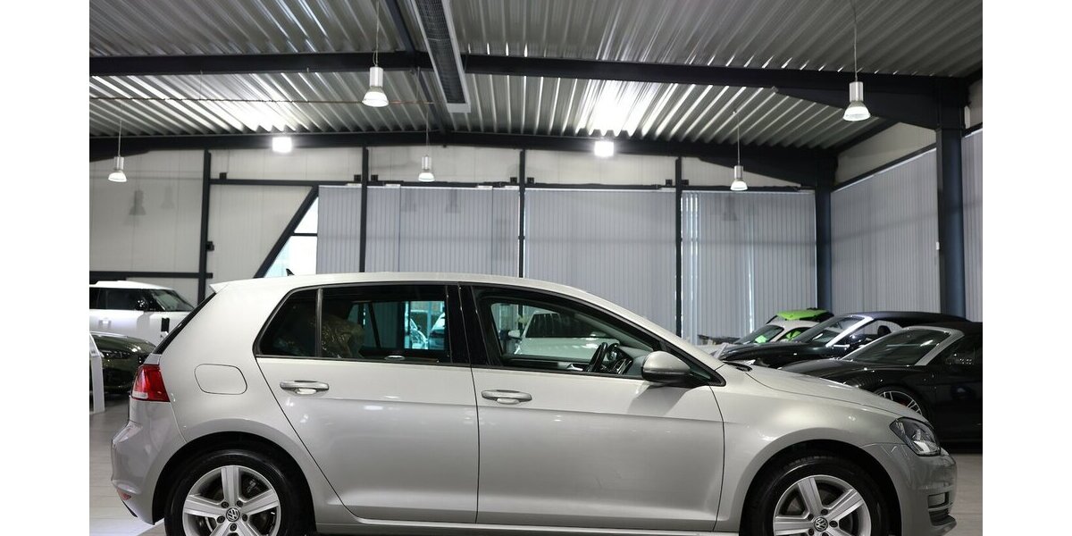 VW Golf VII 1.6 TDI Comfortline COMPOSITION-COLOUR 143.000 km 11.555 &euro; Hamm 59077