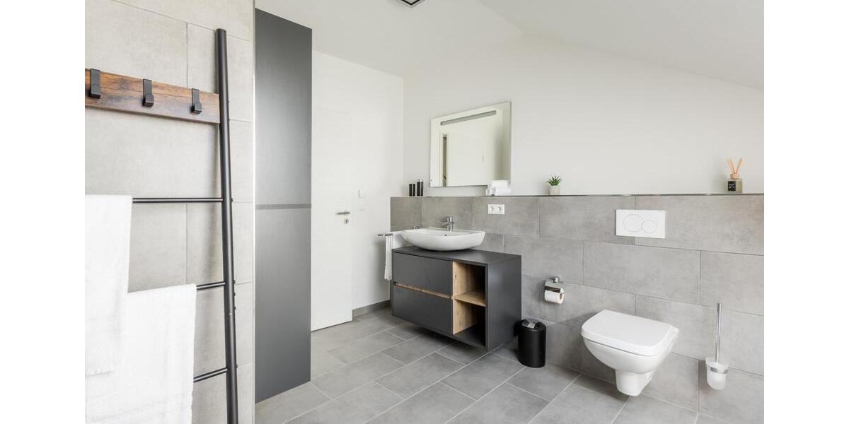 Neubau-Eigentumswohnung | 109,76 m² | vermietet | barrierefrei 5 zimmer