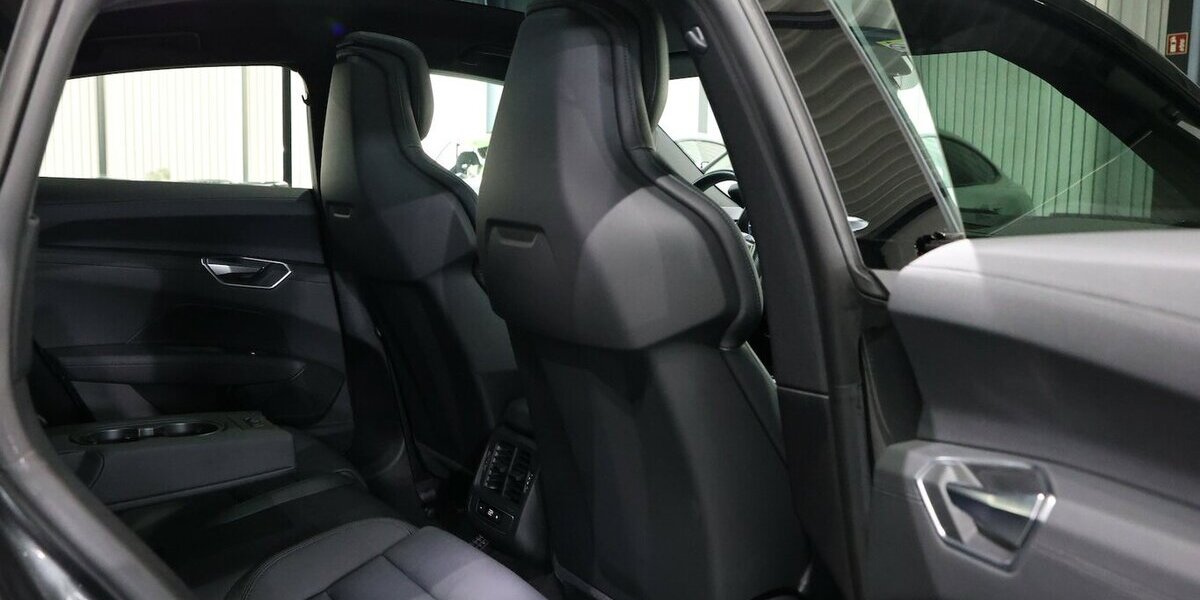 Audi e-tron GT QUATTRO / DAYTONA + BLACK / PANORAMA / 29.000 km 48.777 &euro; Hamm 59077