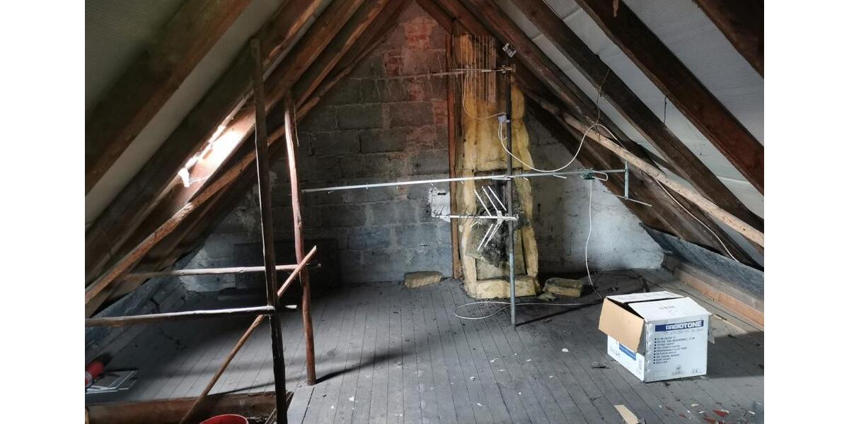 Resthofstelle mit großzügigen Nebengebäuden in Ortsrandlage 5 zimmer