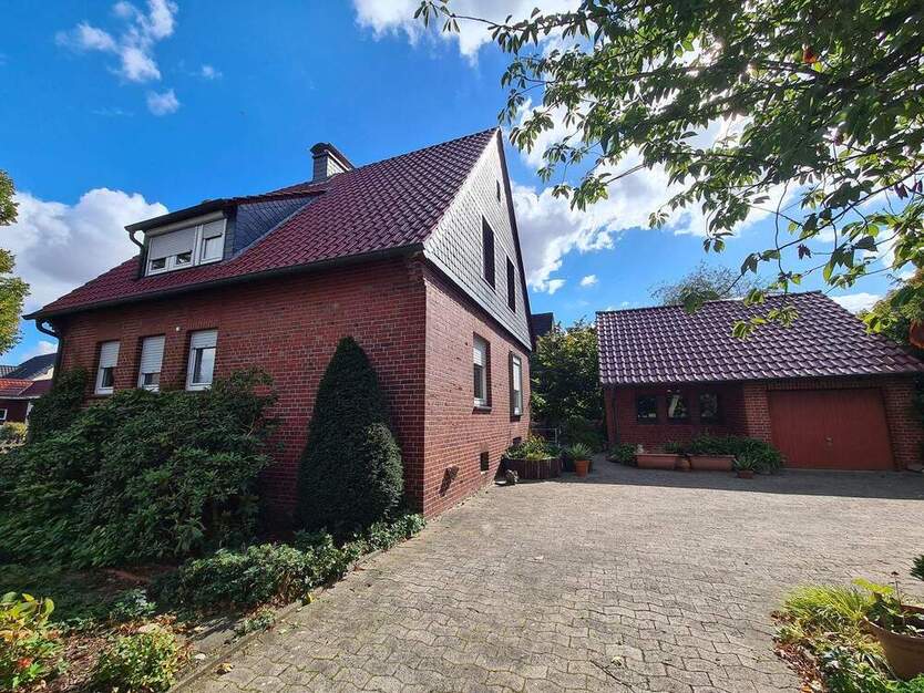 Ahlen-Vorhelm, ein freistehendes Haus mit sehr großem Grundstück, Garage und Vollkeller. 7 zimmer