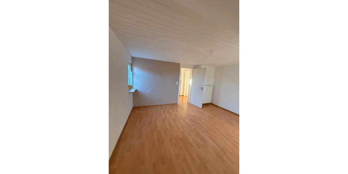 Gepflegte und moderne Mietwohnung im 3-FH in zentraler Lage 2.5 zimmer