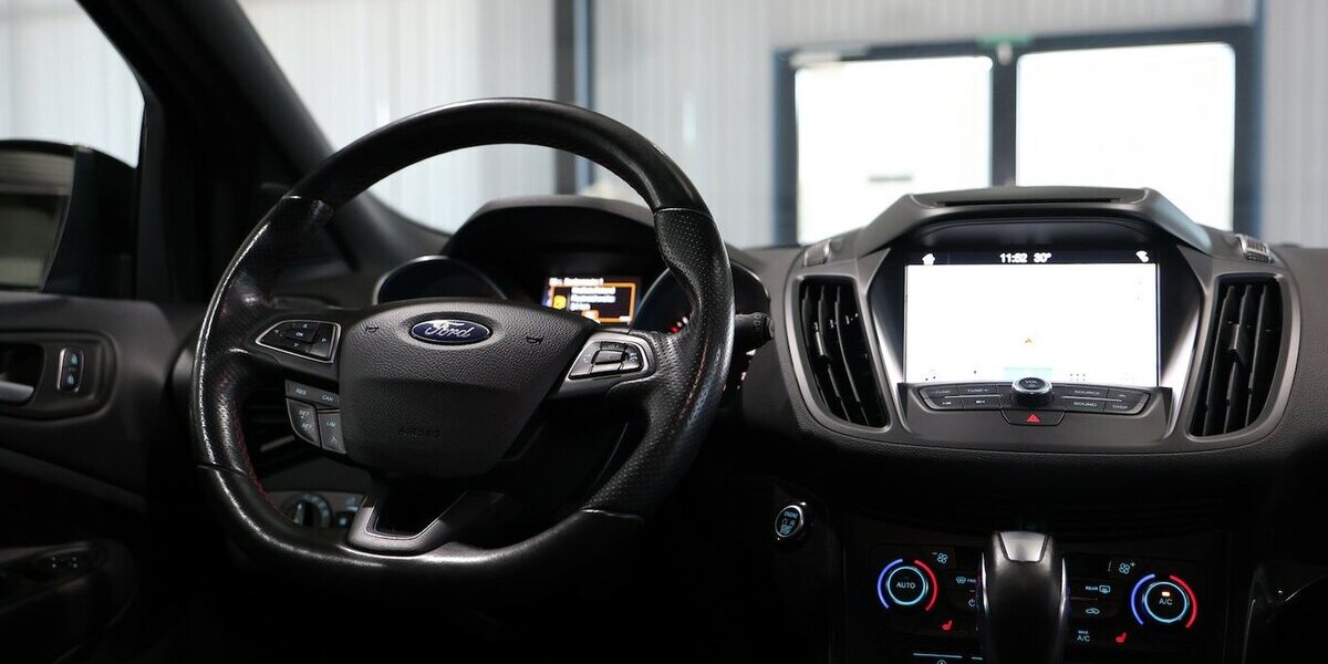 Ford Kuga 1.5 EB ST-LINE SPORT STYLING / XENON, LEDER 80.000 km 15.444 &euro; Hamm 59077