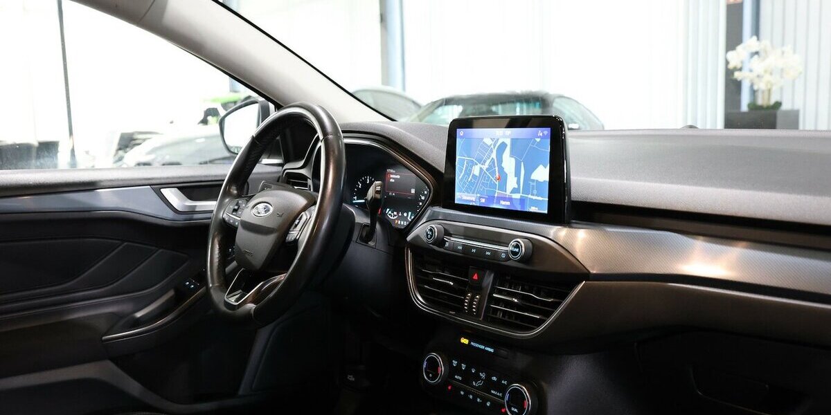 Ford Focus TUNIER 1.5 EB ACTIVE CROSS OVER / LED / 117.000 km 13.991 &euro; Hamm 59077