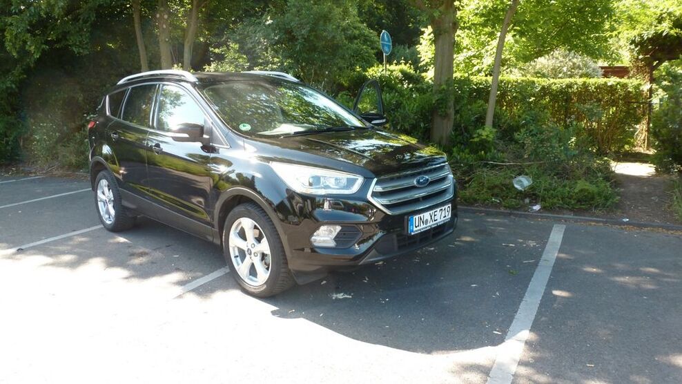 Ford Kuga 88.000 km 14.900 € Unna 59423