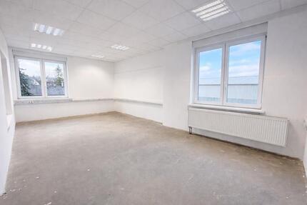 Großzügige Gewerbefläche mit Büros und Ausstellungs-Lagerräumen in Neheim-Hüsten zimmer