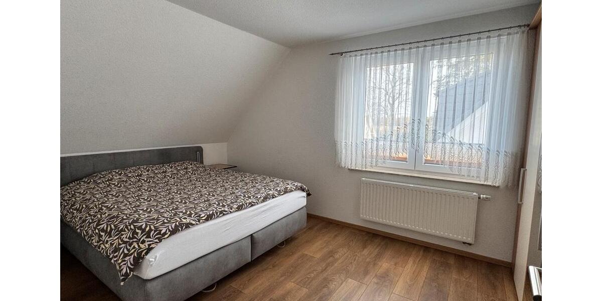 Doppelhaushälfte mit Einbauküche, Wintergarten und Garage 5 zimmer