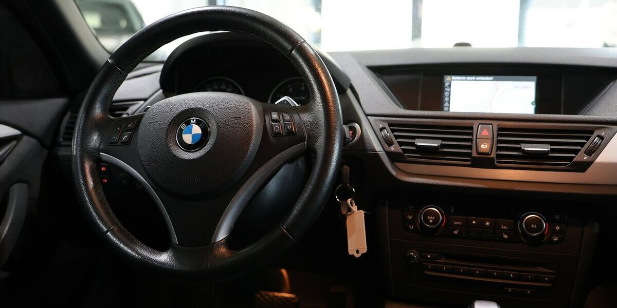 BMW X1 xDrive 25i BUSINESS SPORT SHADOW / PANORAMA / 115.000 km 12.555 &euro; Hamm 59077