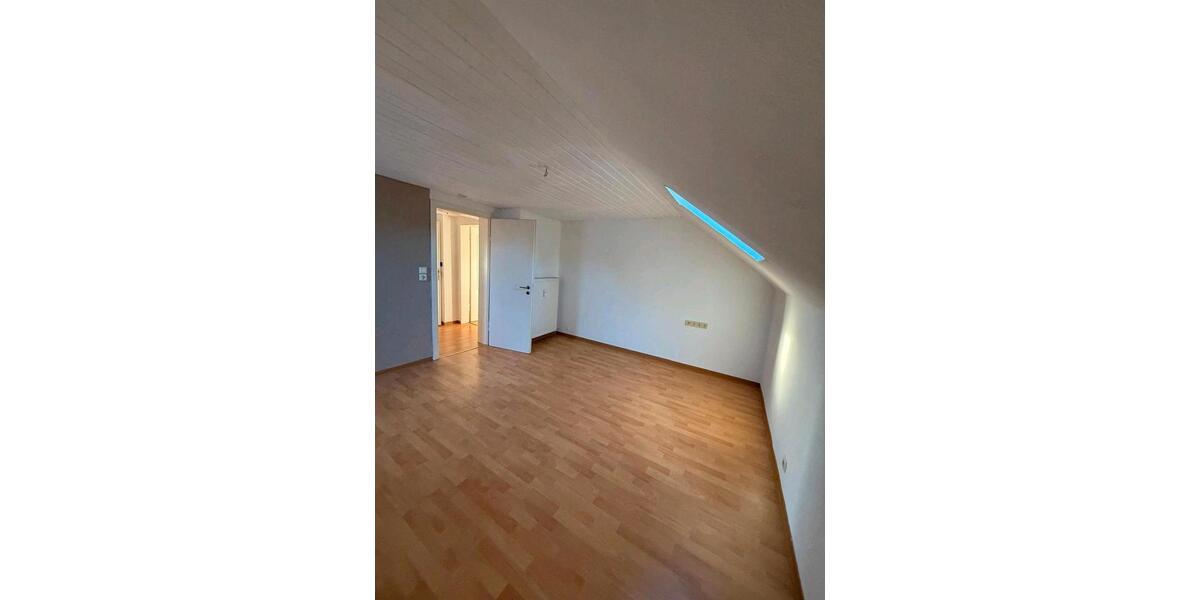 Gepflegte und moderne Mietwohnung im 3-FH in zentraler Lage 2.5 zimmer