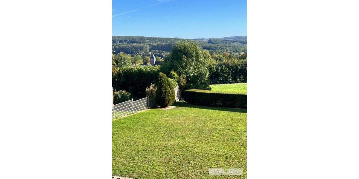 VERKAUFT: Individuell nutzbarer Bungalow mit herrlichem Weitblick & viel Potential in Niederense! 7 zimmer