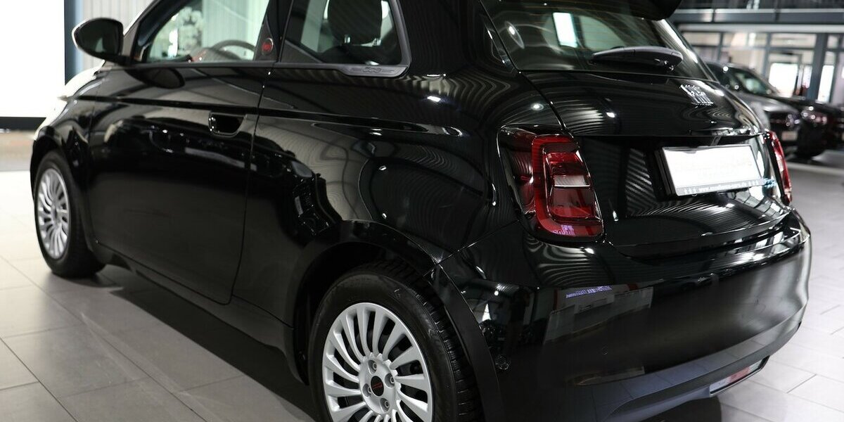 Fiat 500e RED BLACK / 98,8% / VIRTUAL / APPLE+KAMERA 7.000 km 19.700 &euro; Hamm 59077