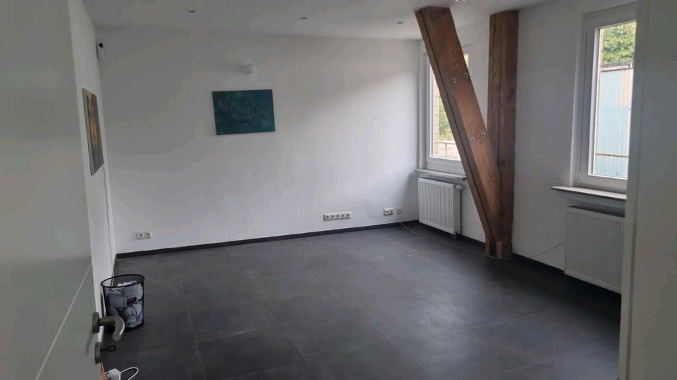700m² Lager + 85m² Büro + Freiflächen zimmer
