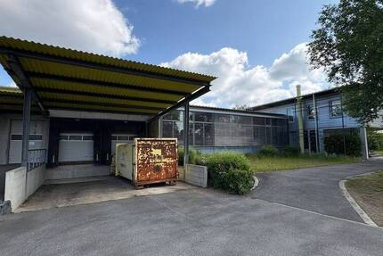 Vielseitig nutzbare Produktions- und Lagerhalle mit Büroflächen im Gewerbegebiet Weiden West
