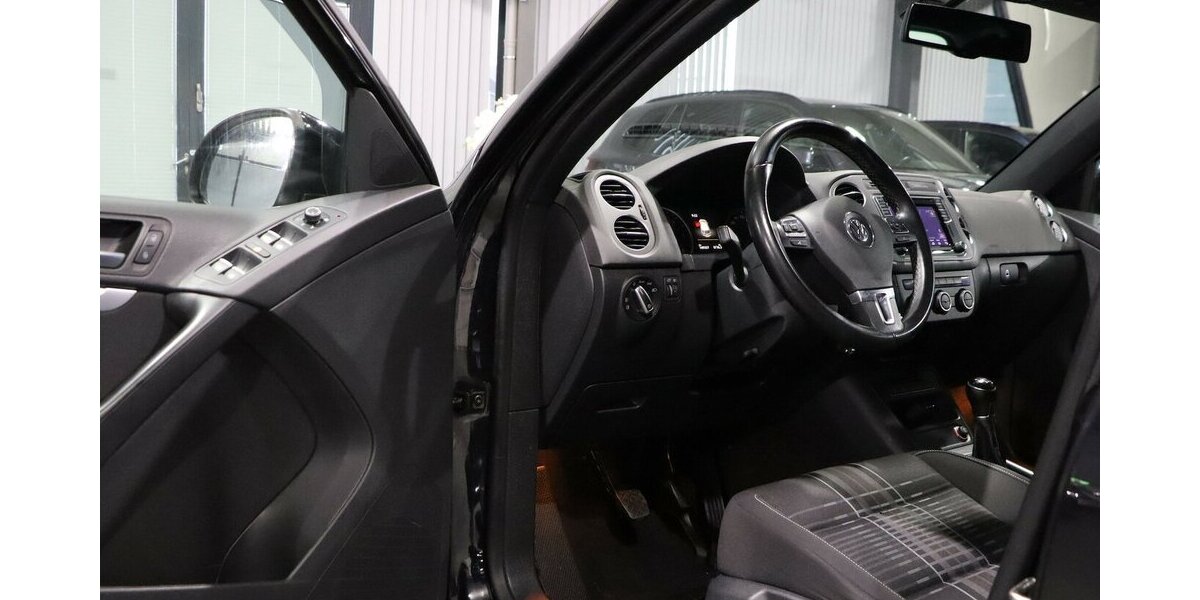 VW Tiguan 2.0 TDI LOUNGE SPORT & STYLE NAVI+KAMERA 149.000 km 13.777 &euro; Hamm 59077