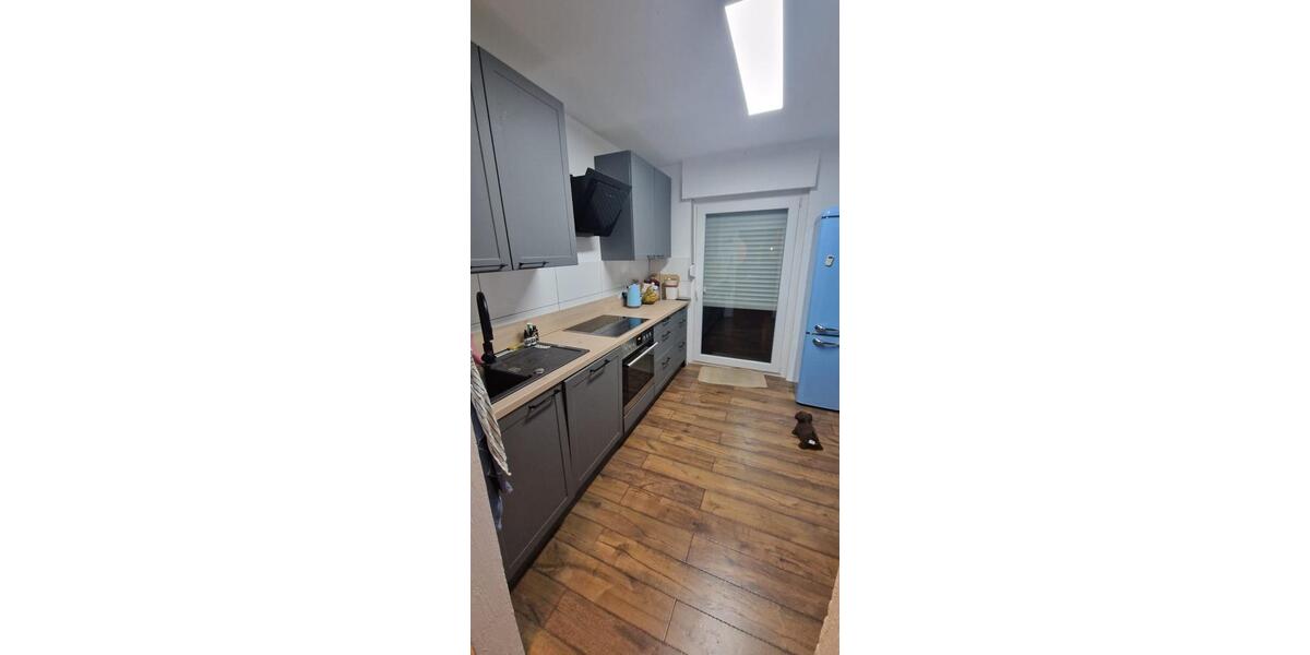 Helle 3,5-Zimmer-Erdgeschosswohnung mit eigenem Garten & Garage – 3 zimmer