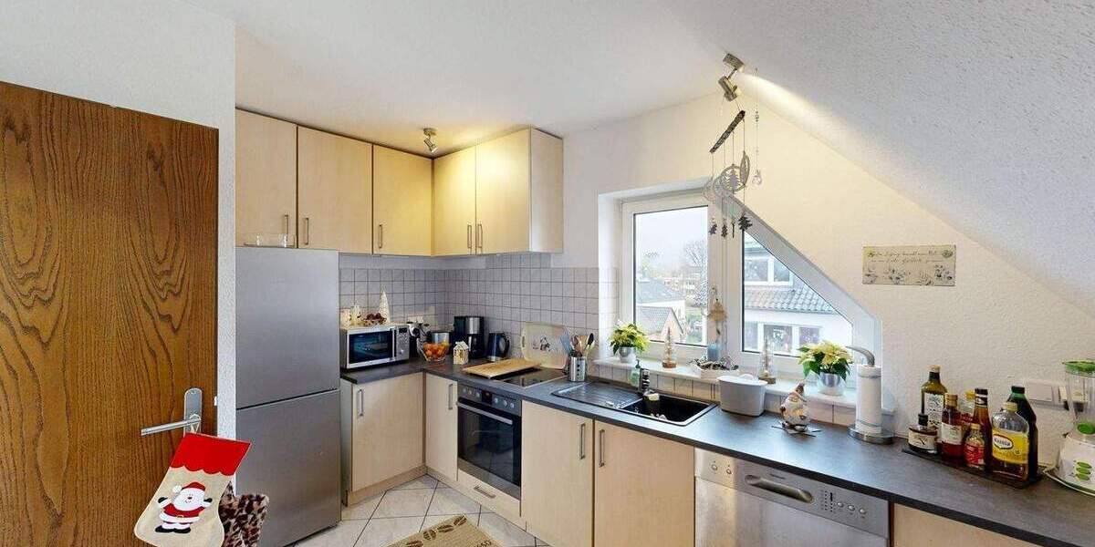 Provisionsfrei für Käufer: Helle 3-Zimmer-Dachgeschosswohnung mit Balkon und Garage in Hamm-Osten 3 zimmer