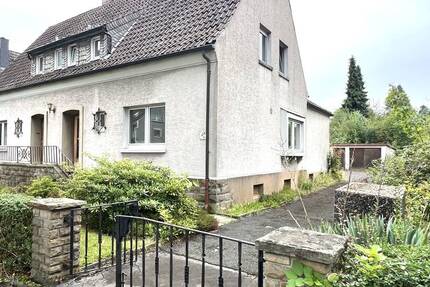 Sanierungsbedürftige Doppelhaushälfte auf großem Grundstück in Dortmund-Brackel 5 zimmer