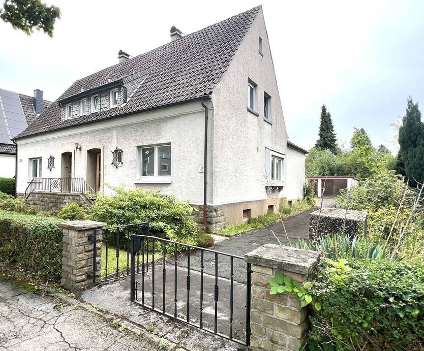 Sanierungsbedürftige Doppelhaushälfte auf großem Grundstück in Dortmund-Brackel 5 zimmer