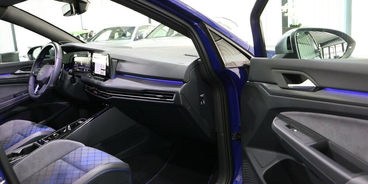 VW Golf VIII 2.0 TSI DSG 4M R-PERFROMANCE BLACK STY 40.000 km 35.777 &euro; Hamm 59077