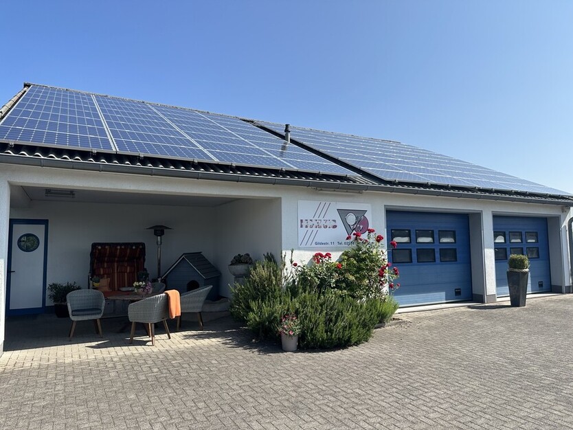 Großzügiges Wohnen und Arbeiten vereint Einfamilienwohnhaus mit Gewerbeeinheit! 10 zimmer