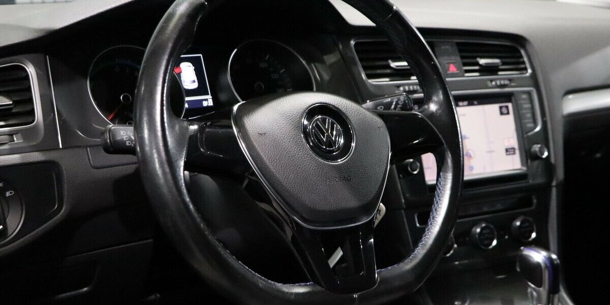 VW Golf E-GOLF VII DSG WHITE / LED / NAVI-DP+APPLE 52.000 km 12.577 &euro; Hamm 59077