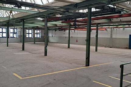 Lagerfläche kurzfristig zu vermieten! Auch Teilflächen ab 100 m² möglich.... zimmer