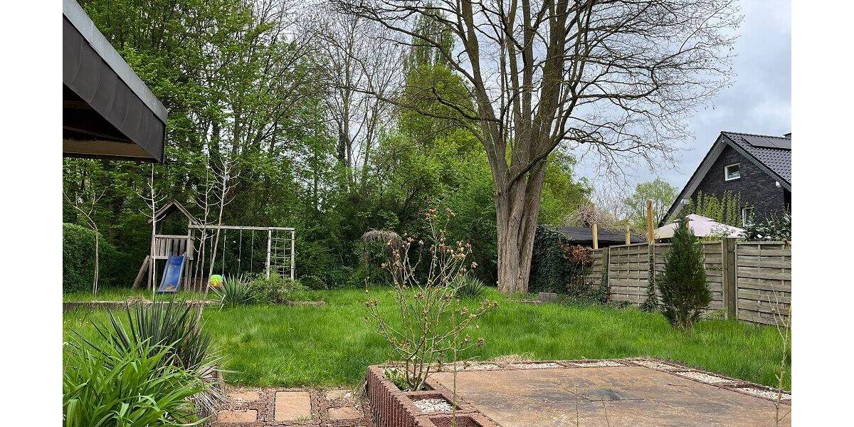 gepflegte Doppelhaushälfte mit großer Terrasse und schönem Garten - perfekt für eine größere Familie 7 zimmer