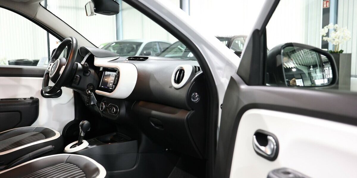 Renault Twingo INTENS ELECTRIC SPURHALTE, LEDER, KAMERA 12.000 km 12.444 &euro; Hamm 59077