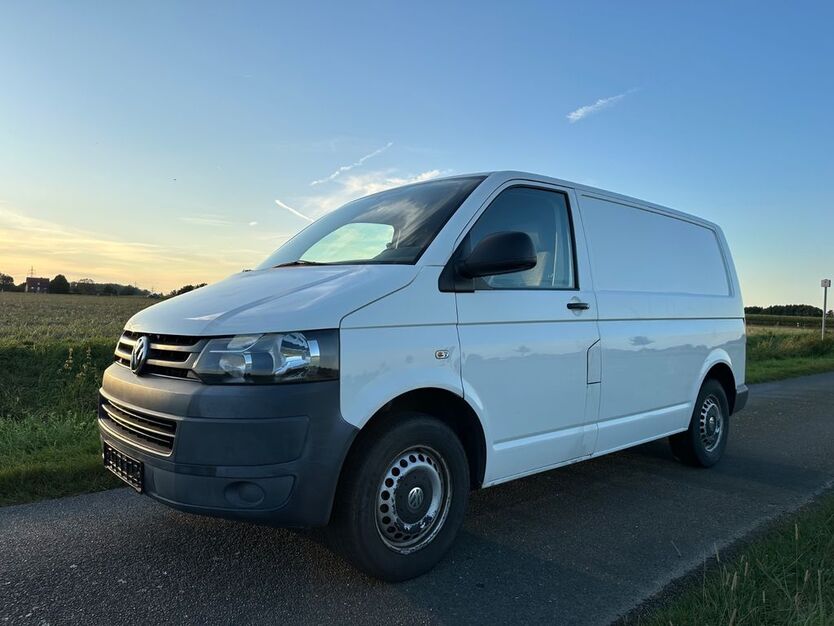 VW T5 Transporter 225.000 km 12.800 € Werl 59457