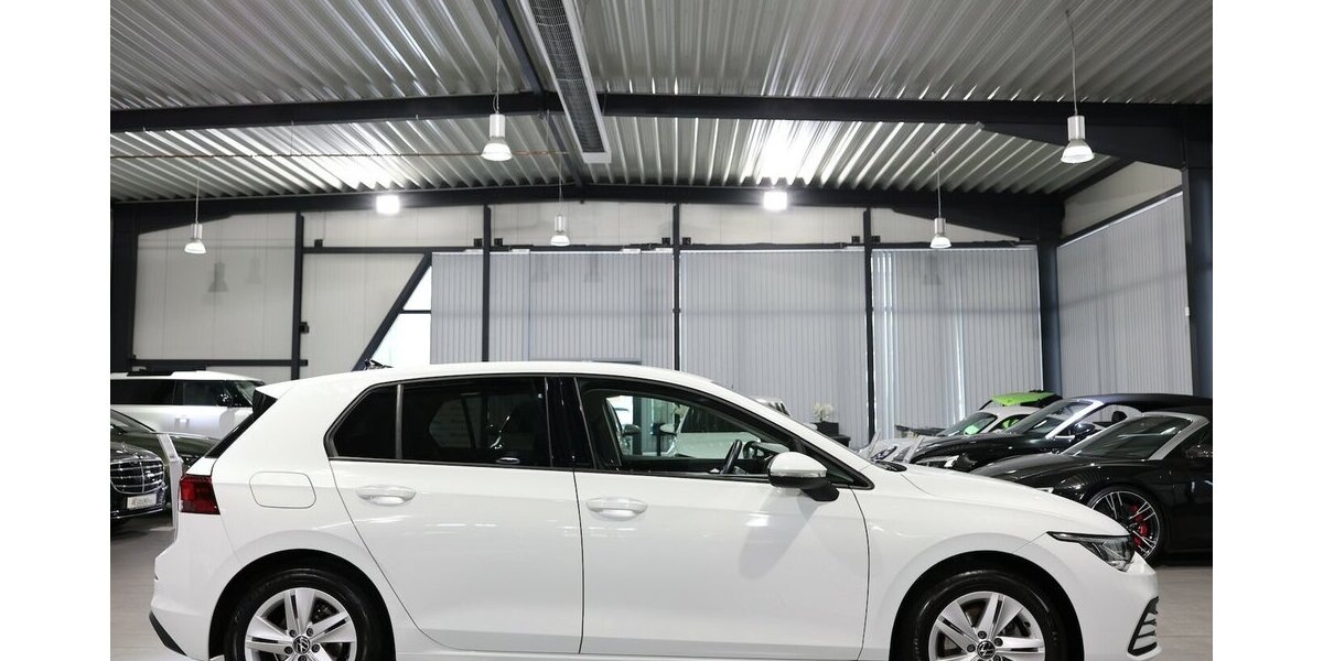 VW Golf VIII 2.0 TDI DSG LIFE IQ / NAVI+KAMERA, LED 53.000 km 22.222 &euro; Hamm 59077