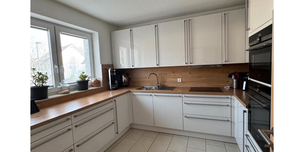 Doppelhaushälfte mit Einbauküche, Wintergarten und Garage 5 zimmer