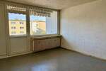 Sanierungsbedürftige 3 Zimmer mit West-Loggia und Stellplatz 3 zimmer