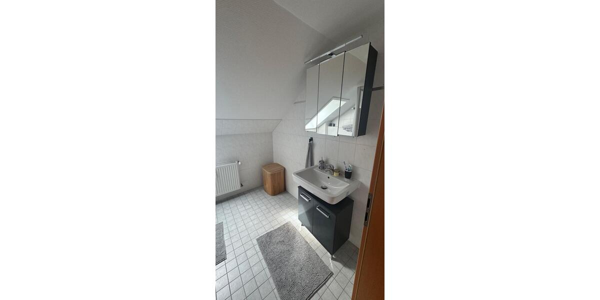 Dachgeschoßwohnung Fröndenberg (Ruhr) - 3.5 Zimmer, 90 m&sup2;, 670&euro; | Angebot:26356488