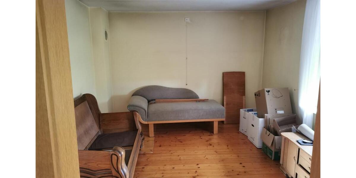 Resthofstelle mit großzügigen Nebengebäuden in Ortsrandlage zimmer