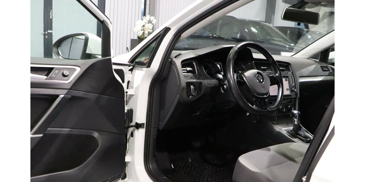 VW Golf E-GOLF VII DSG WHITE / LED / NAVI-DP+APPLE 52.000 km 12.577 &euro; Hamm 59077