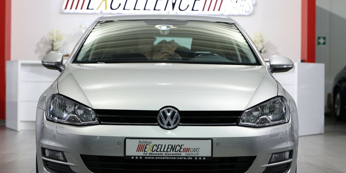 VW Golf VII 1.6 TDI Comfortline COMPOSITION-COLOUR 143.000 km 11.555 &euro; Hamm 59077